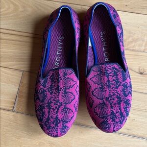 Rothy’s round toe snakeskin fushia navy